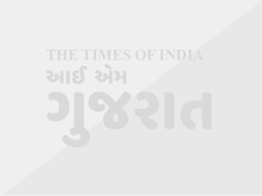 PICS: ધોરાજીમાં વરરાજાને મિઠાઈના બોક્સમાં મોંઘેરા લીંબુની ગિફ્ટ અપાઈ 